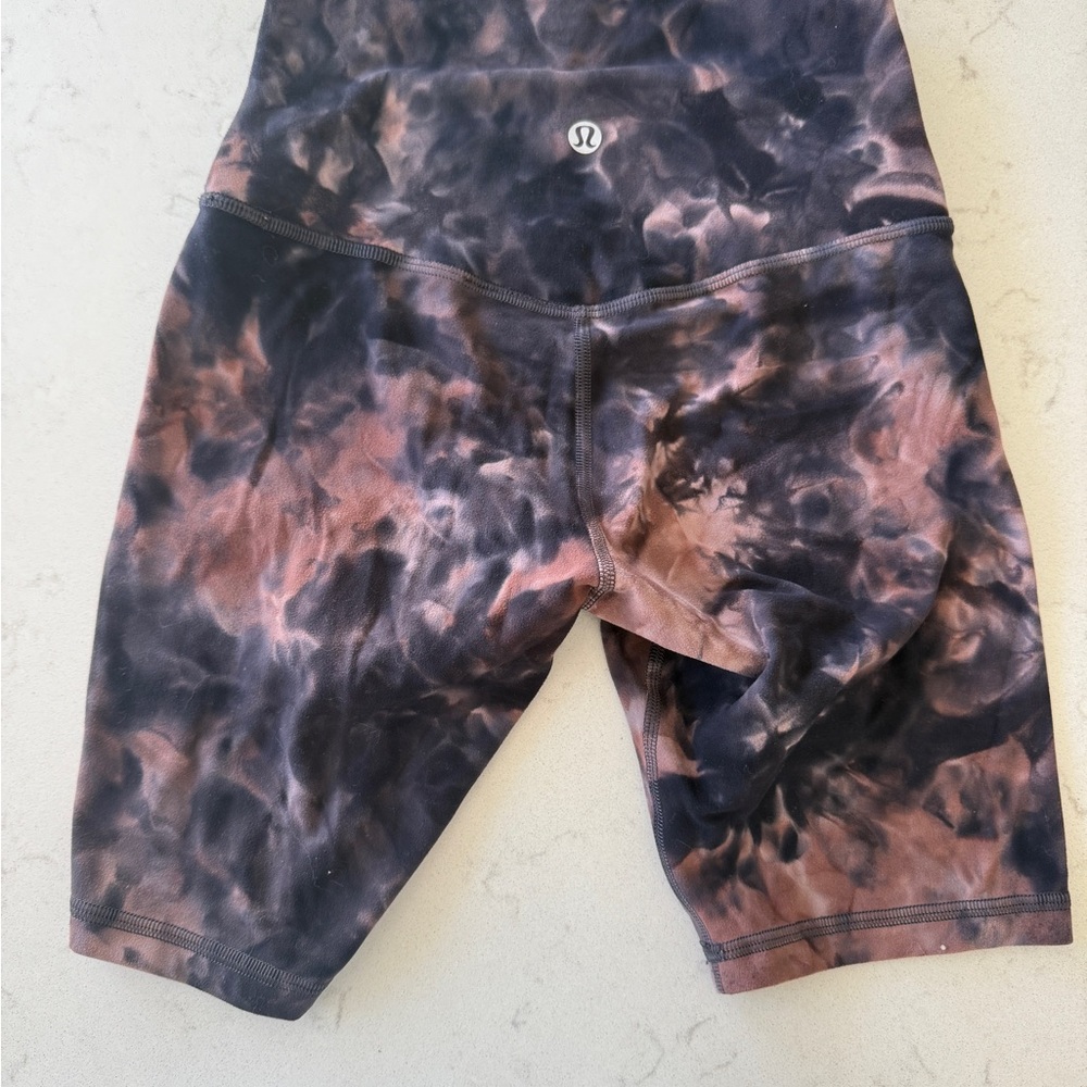 Lululemon Women's Tie-Dye biker shorts